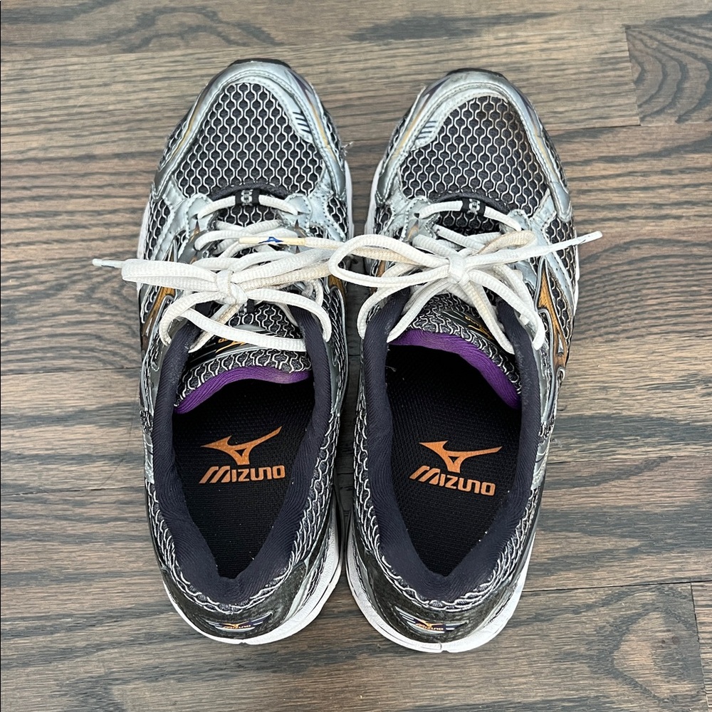 Mizuno Women's Running Shoes - gray size 8 - Picture 3 of 6